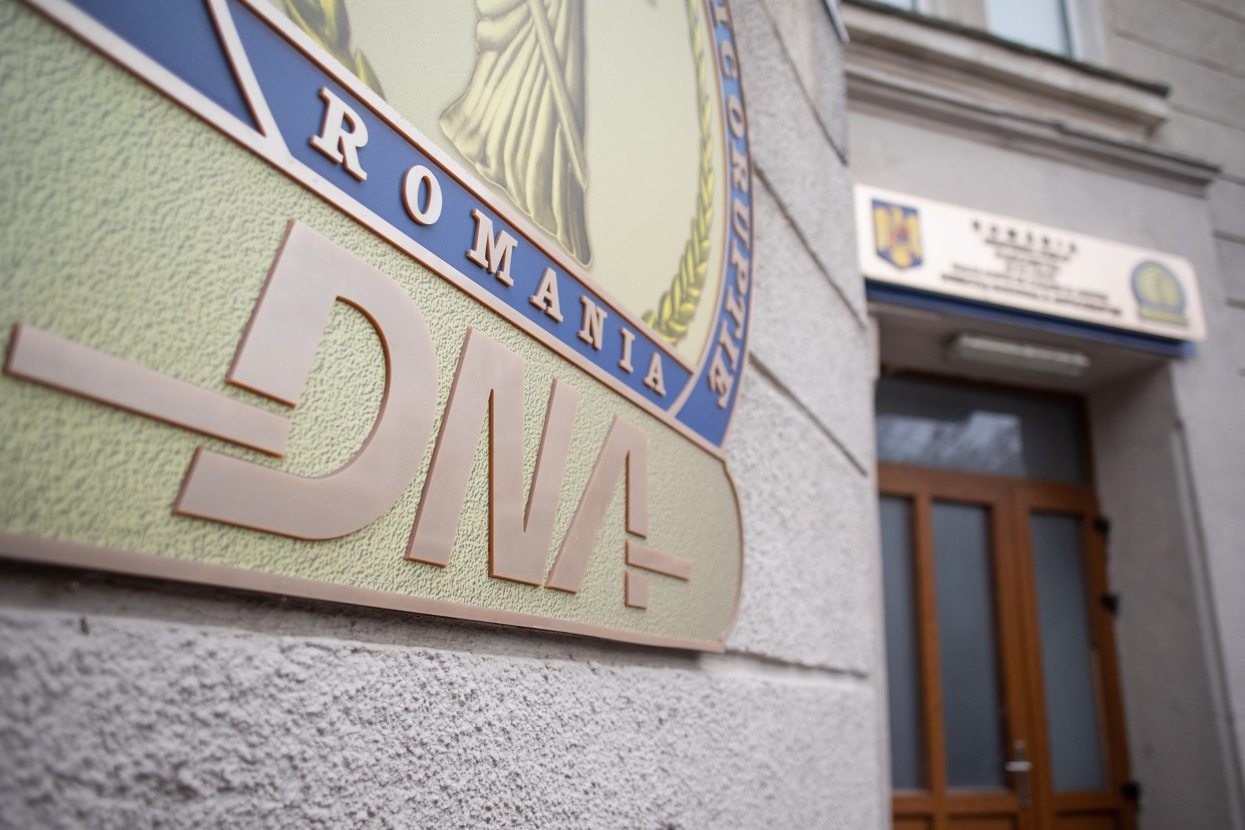 Dosar de corupție la Serviciul de Permise din Ilfov: șeful serviciului și un inspector sunt reținuți
