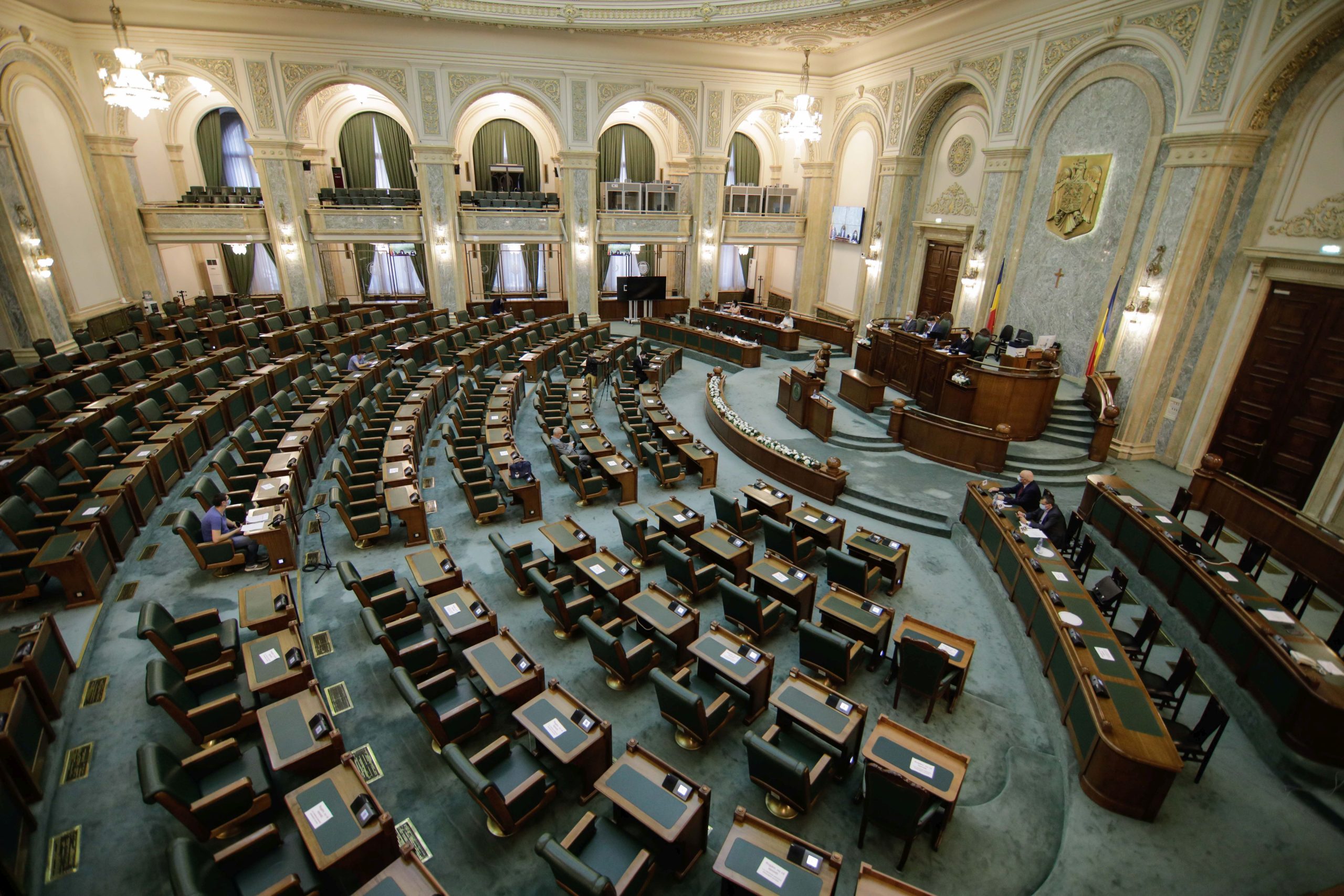 Senatul aprobă proiectul care permite notificarea cetățenilor prin SMS sau e-mail înainte de expirarea actelor