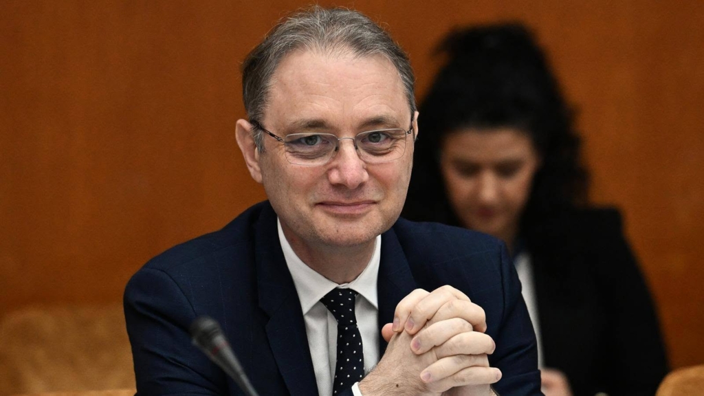 Analist: Guvernul Luca Niculescu este o manevră a serviciilor secrete pentru controlul PSD
