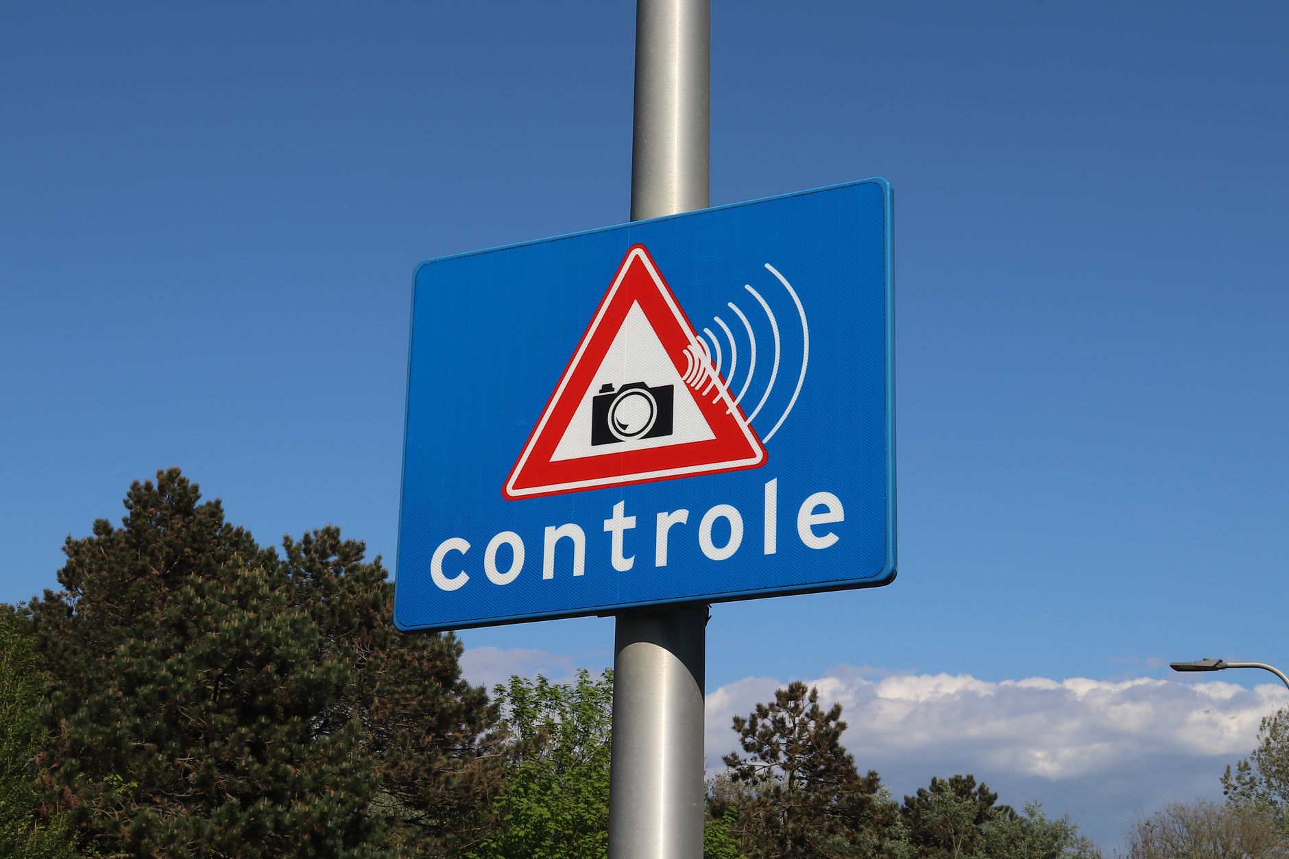 Noul program de guvernare propune controlul vitezei medii și sistemele e-SIGUR pentru șoferi