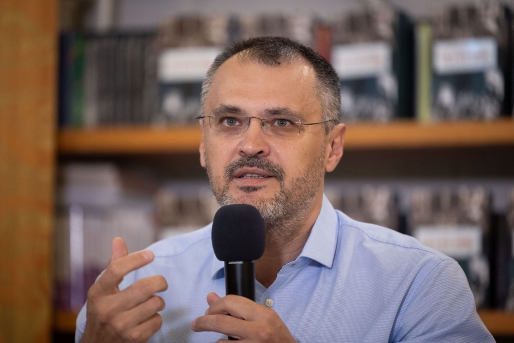 Cristian Ghinea cere condiționarea votului PNL pentru Guvernul Niculescu: „Una este responsabilitatea, alta este predarea”