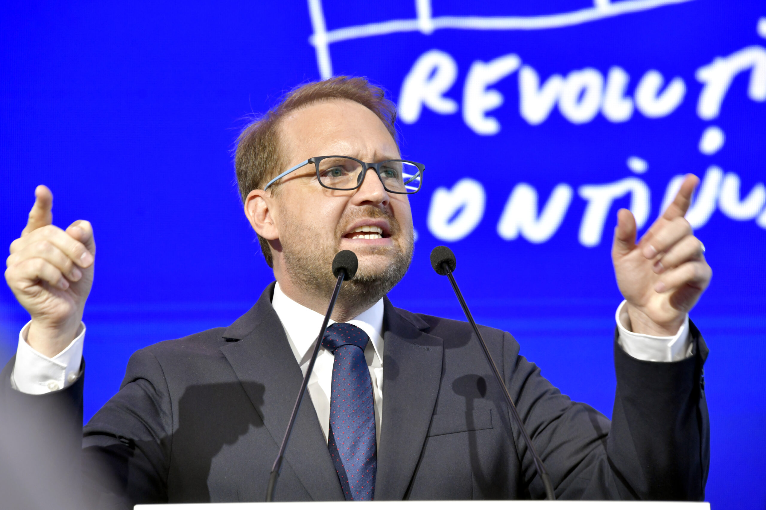 USR refuză să voteze Guvernul Luca Niculescu: „Nu vom gira o guvernare bazată pe risipa banilor publici”