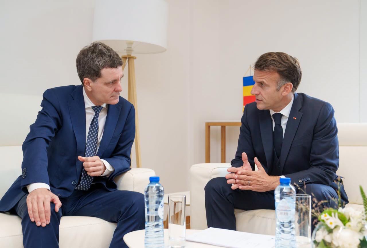 Nicușor Dan a discutat cu Emmanuel Macron despre atacurile cu drone asupra navelor din Marea Neagră