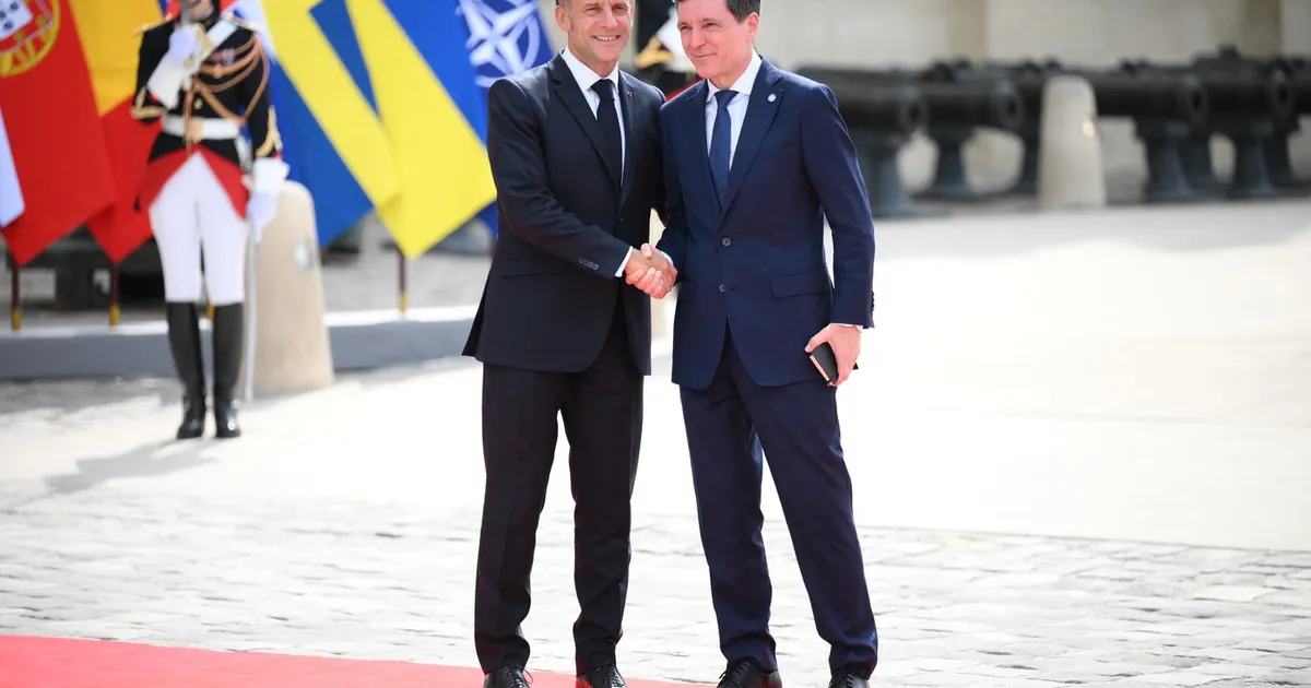 Nicușor Dan s-a întâlnit cu Emmanuel Macron la Bruxelles: securitatea Mării Negre și candidatura la OIF