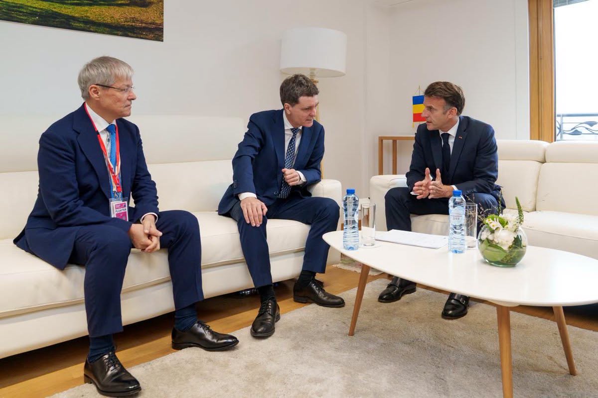 Controversă privind fotografiile de la întâlnirea dintre Nicușor Dan și Emmanuel Macron