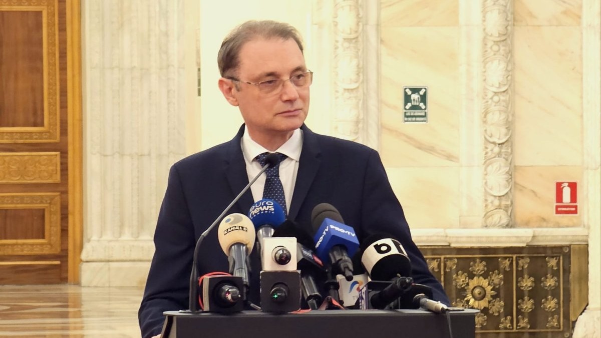 Luca Niculescu se întâlnește cu echipa de miniștri înainte de votul de învestitură din Parlament