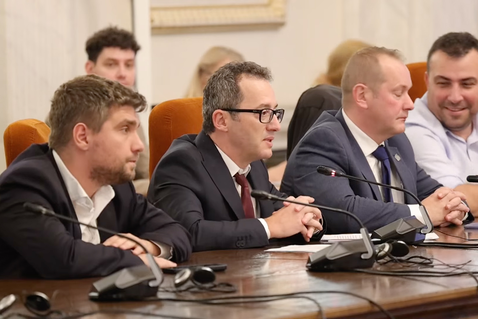 Bogdan Dumitru, propus ministru delegat pentru Digitalizare și Inteligență Artificială, a întârziat la audierea din Parlament