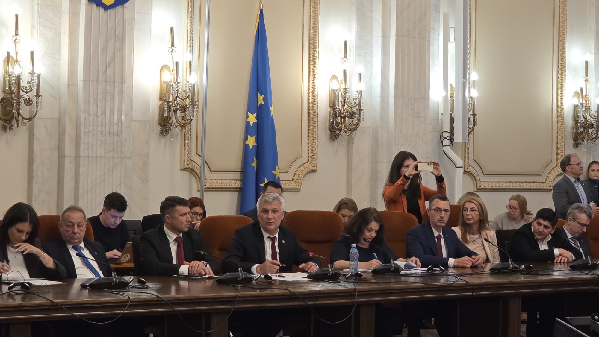 Daniel Zamfir anunță o deplasare la Dacia pentru a analiza situația critică a industriei auto