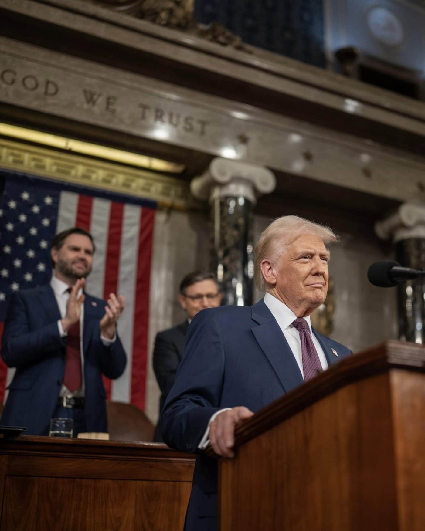 Donald Trump avertizează asupra riscurilor unei victorii a democraților în SUA, folosind situația din Franța ca exemplu