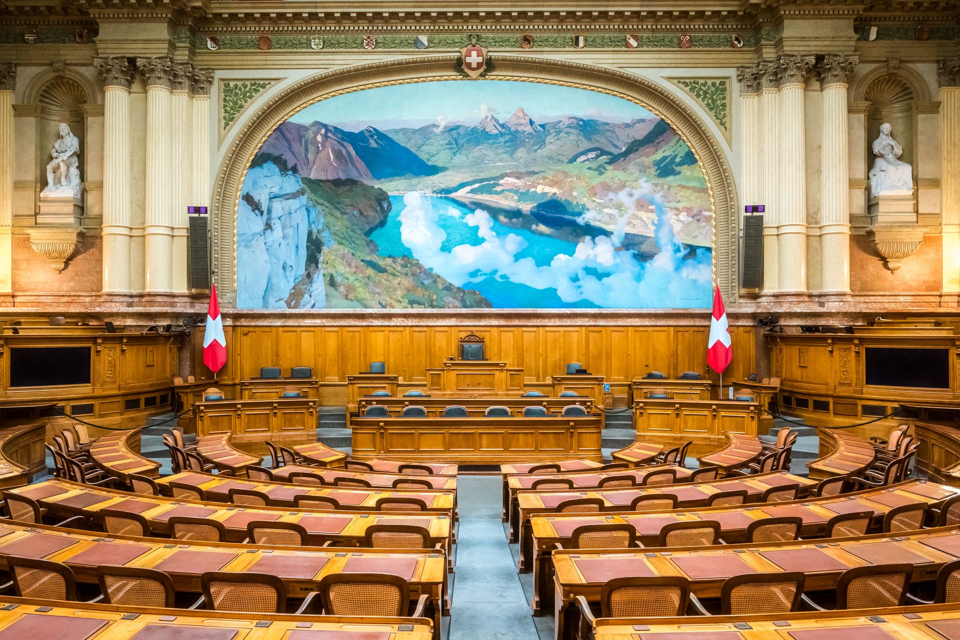 Parlamentul votează astăzi învestirea noului Guvern propus de Luca Niculescu