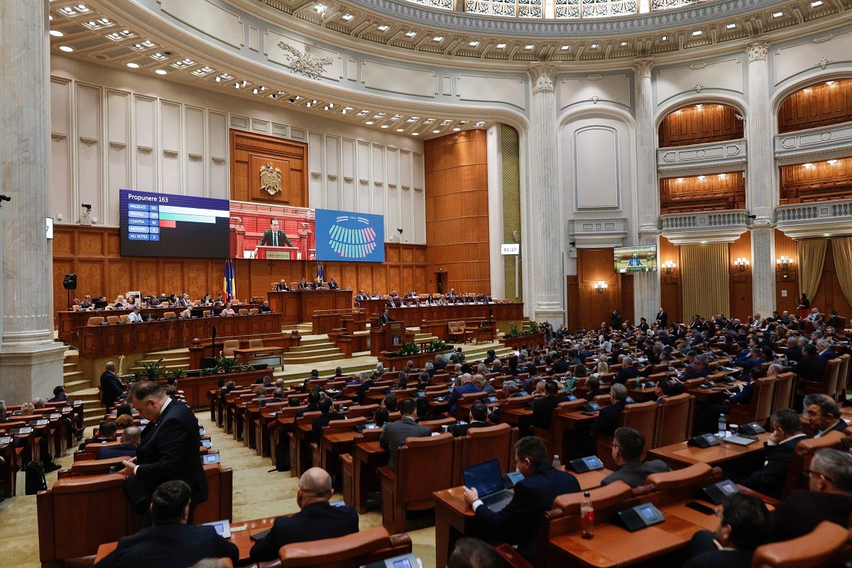 Guvernul Luca Niculescu merge la votul de învestitură în Parlament