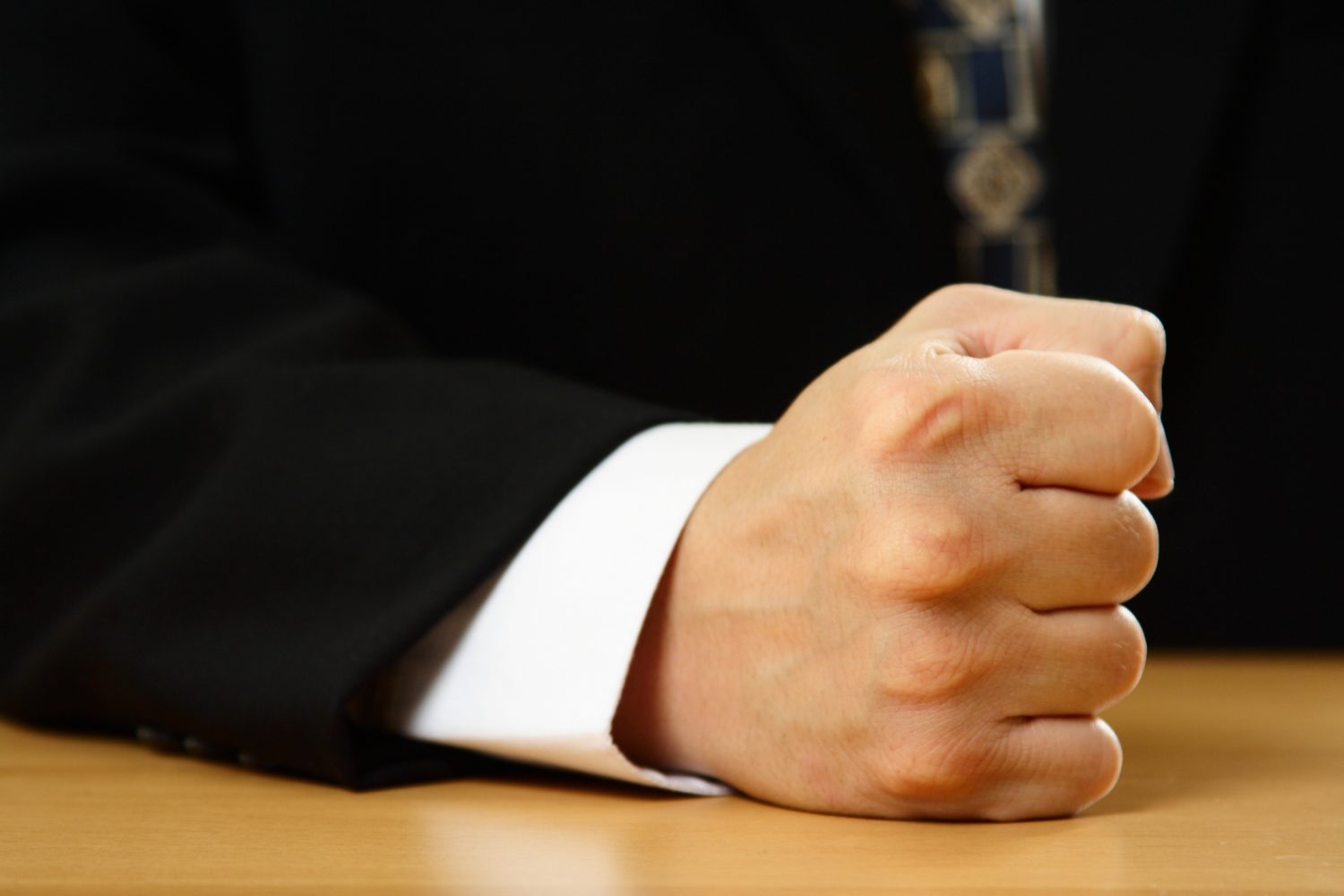 Organizația IMM România cere respingerea proiectului care impune avocați pentru contractele antreprenorilor