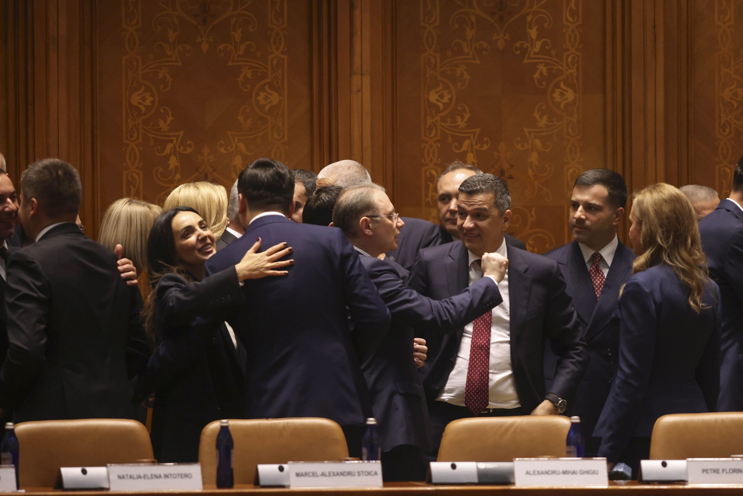 România iese din blocajul politic: Luca Niculescu a fost investit ca prim-ministru