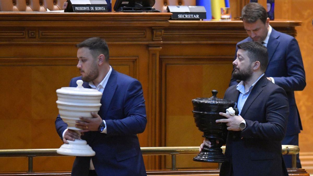 Guvernul Luca Niculescu a fost învestit de Parlament cu 280 de voturi favorabile
