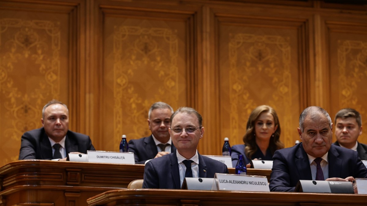 Guvernul Niculescu a fost investit în Parlament într-o atmosferă tensionată și divizată