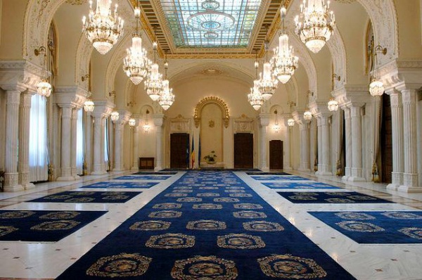 Ceremonia de învestitură a cabinetului Luca Niculescu are loc la Palatul Cotroceni