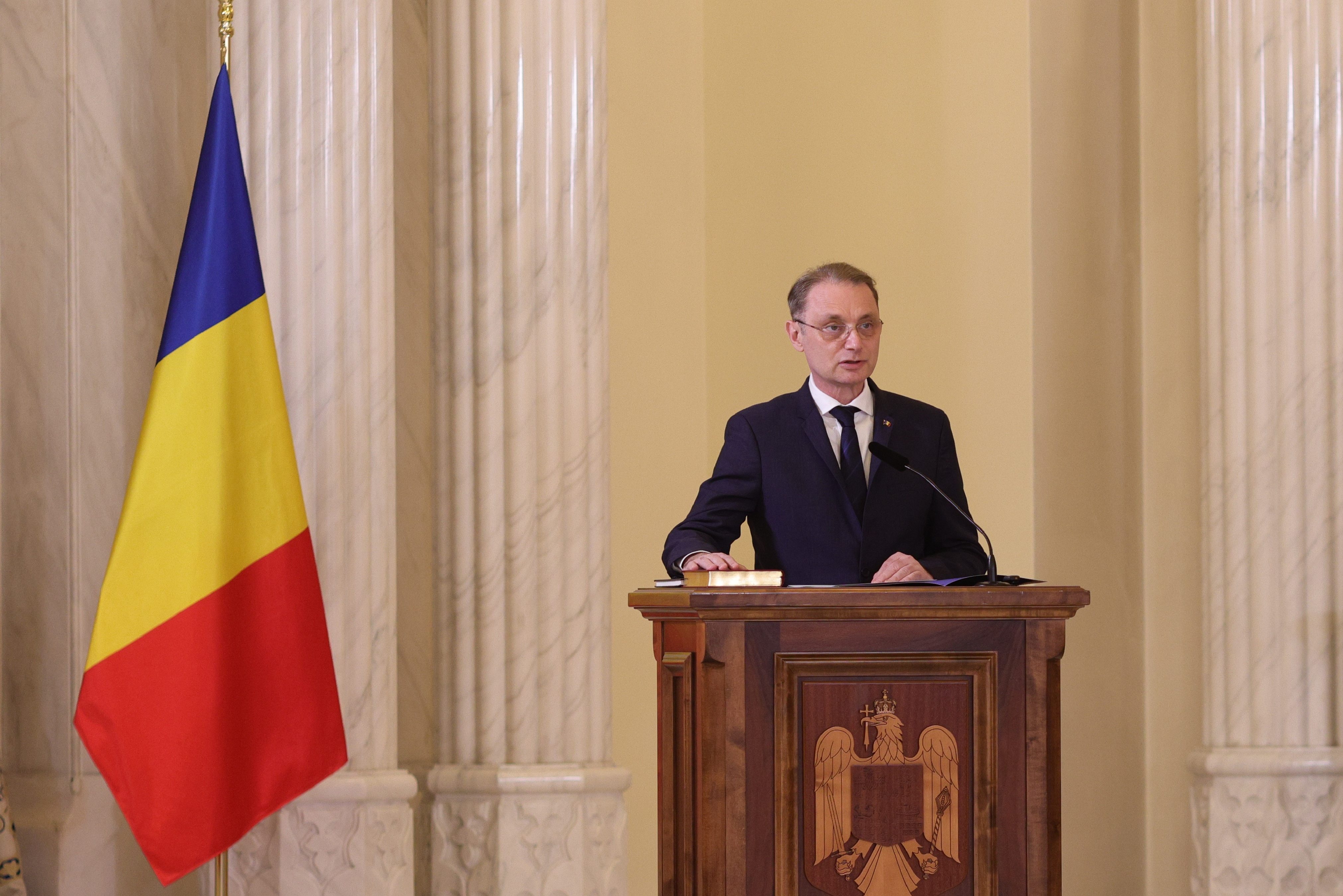 Luca Niculescu a depus jurământul de premier în fața președintelui Nicușor Dan