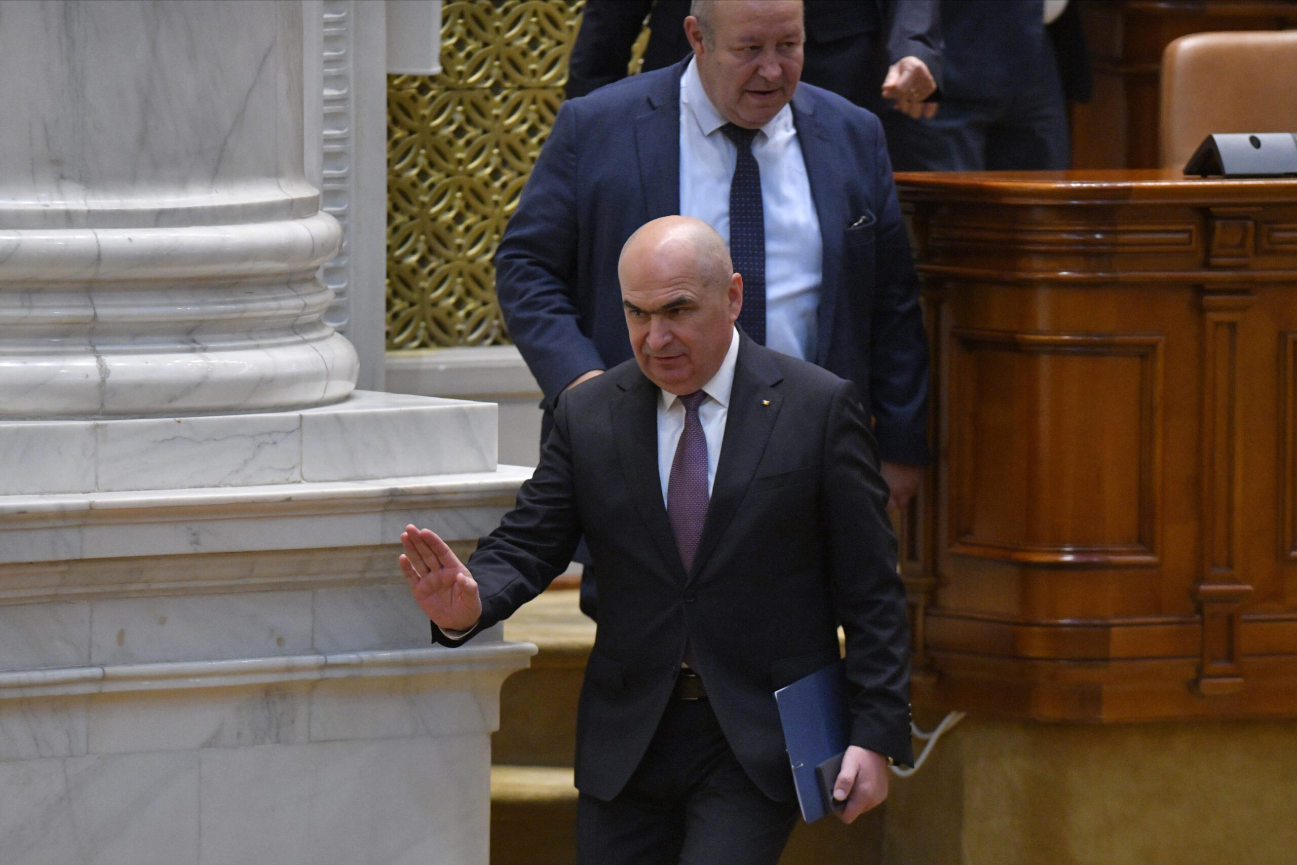 Ilie Bolojan și-a încheiat mandatul de premier. Mesajul de rămas bun după preluarea guvernării de către Luca Niculescu