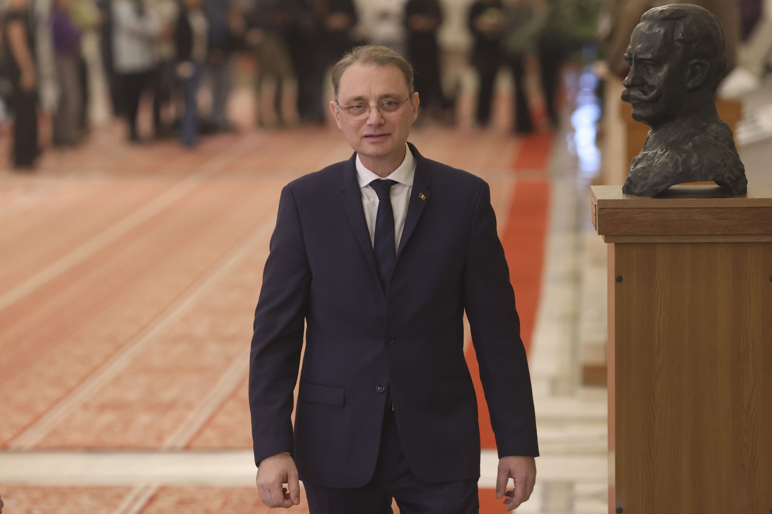 Premierul Luca Niculescu asigură că Pilonul II de pensii private nu va fi afectat de reforme