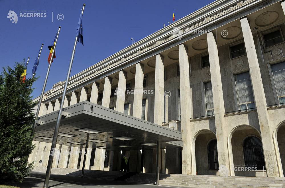 Premierul Luca Niculescu a preluat noile mandate ministeriale și va discuta cu ambasadorul SUA