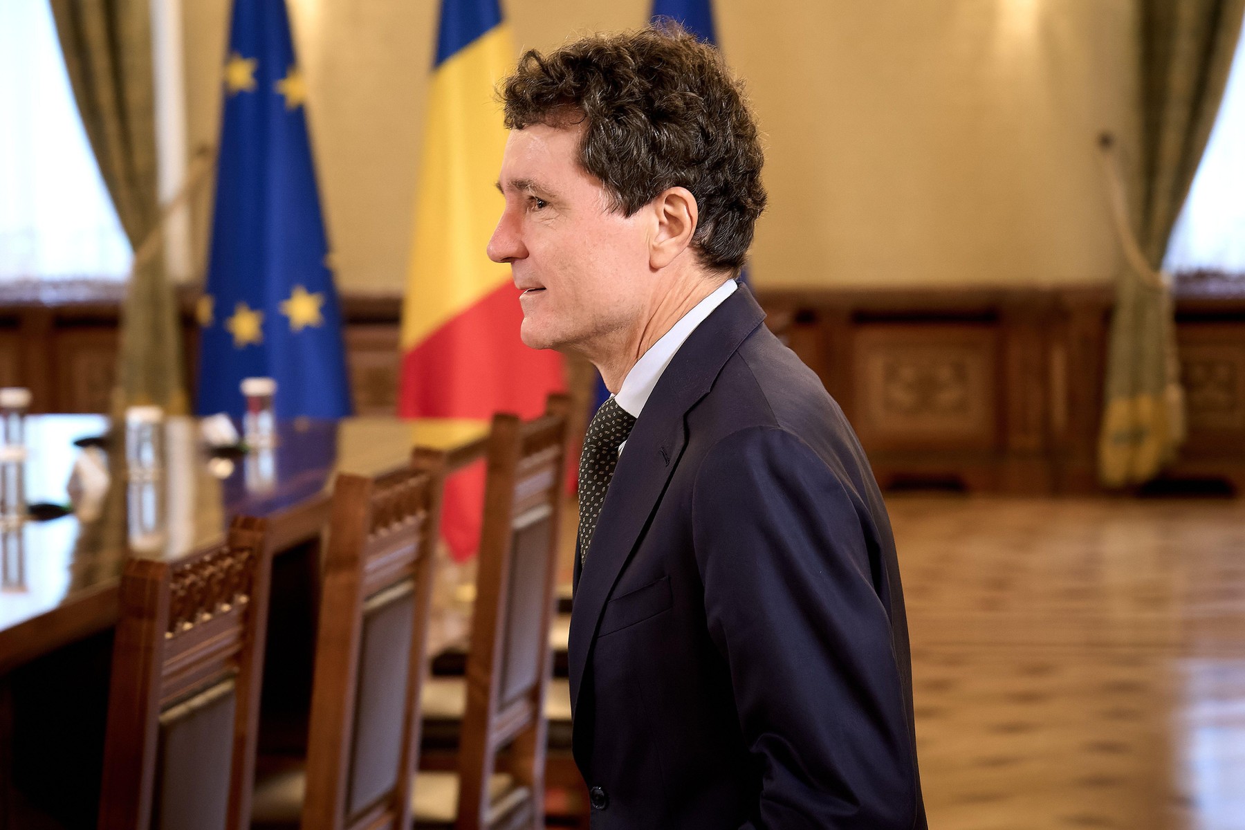 Nicușor Dan contestă la CCR legea care transformă orașul Voluntari în municipiu