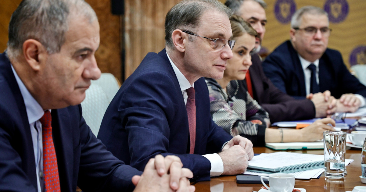 Premierul Luca Niculescu solicită accelerarea procedurilor pentru încasarea fondurilor din PNRR