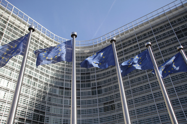 Comisia Europeană impune un termen limită pentru rezolvarea deficitului financiar al Ucrainei