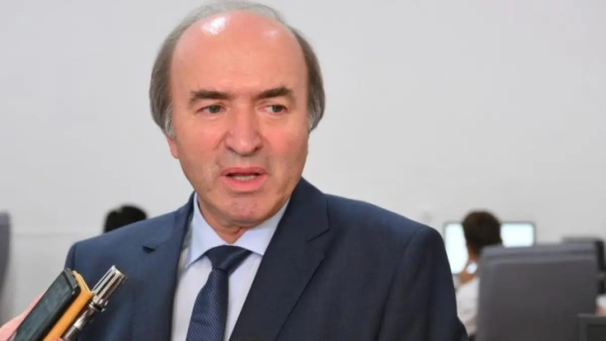 Tudorel Toader susține că un atac asupra fiului său este direcționat către el și acuză o avocată de manipulare