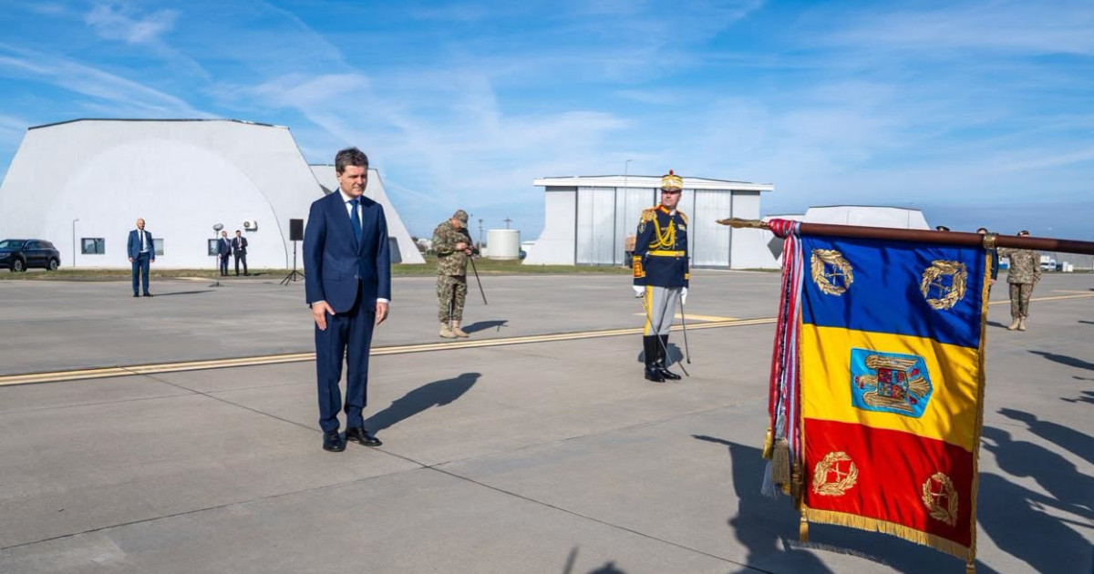 Nicușor Dan și Luca Niculescu au transmis mesaje de susținere militarilor la Baza 86 Aeriană