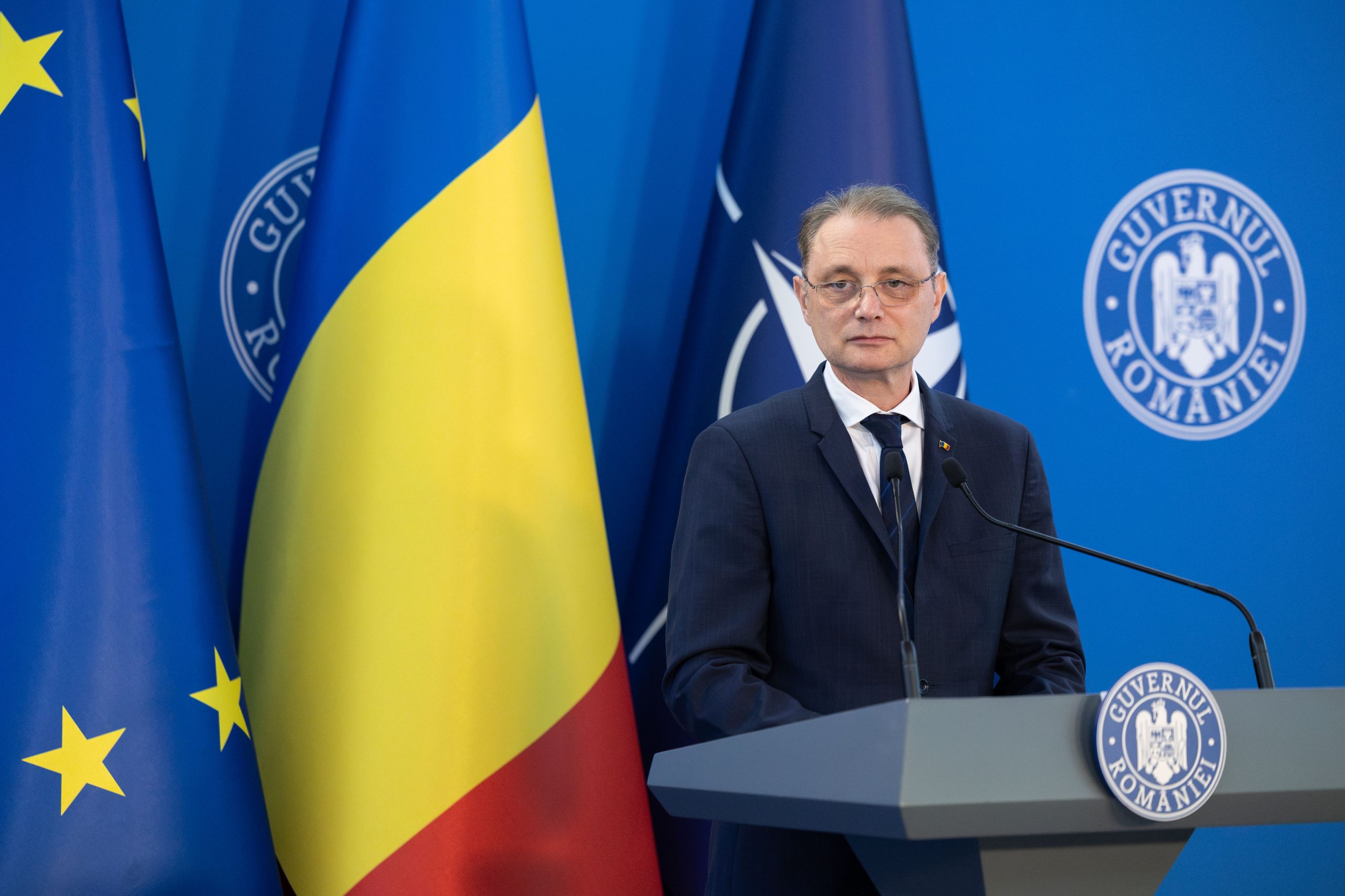 Premierul Luca Niculescu are luni două întâlniri strategice cu Mugur Isărescu și mediul de afaceri