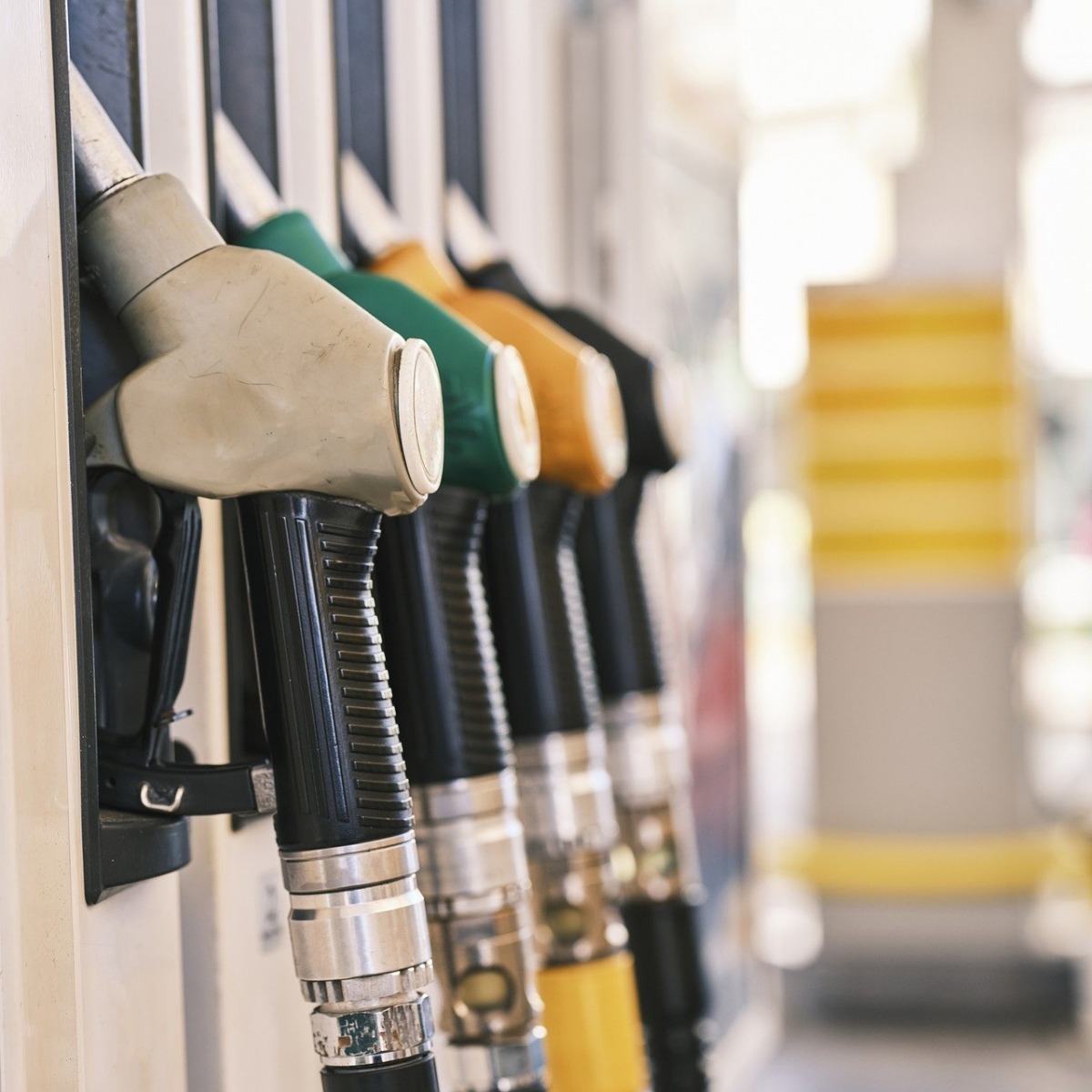 Ministerul Finanțelor și Ministerul Energiei propun prelungirea măsurilor de protecție la prețul carburanților
