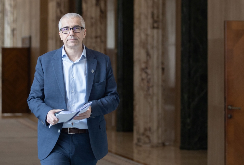 Radu Marinescu a semnat proiectul de aplicare a Legii femicidului: se inițiază mecanismul de urmărire a proceselor