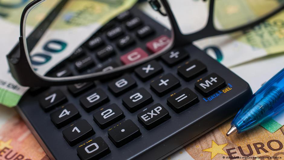 Previziuni economice: Nivelul taxării ar putea crește în 2027 pentru acoperirea deficitului bugetar