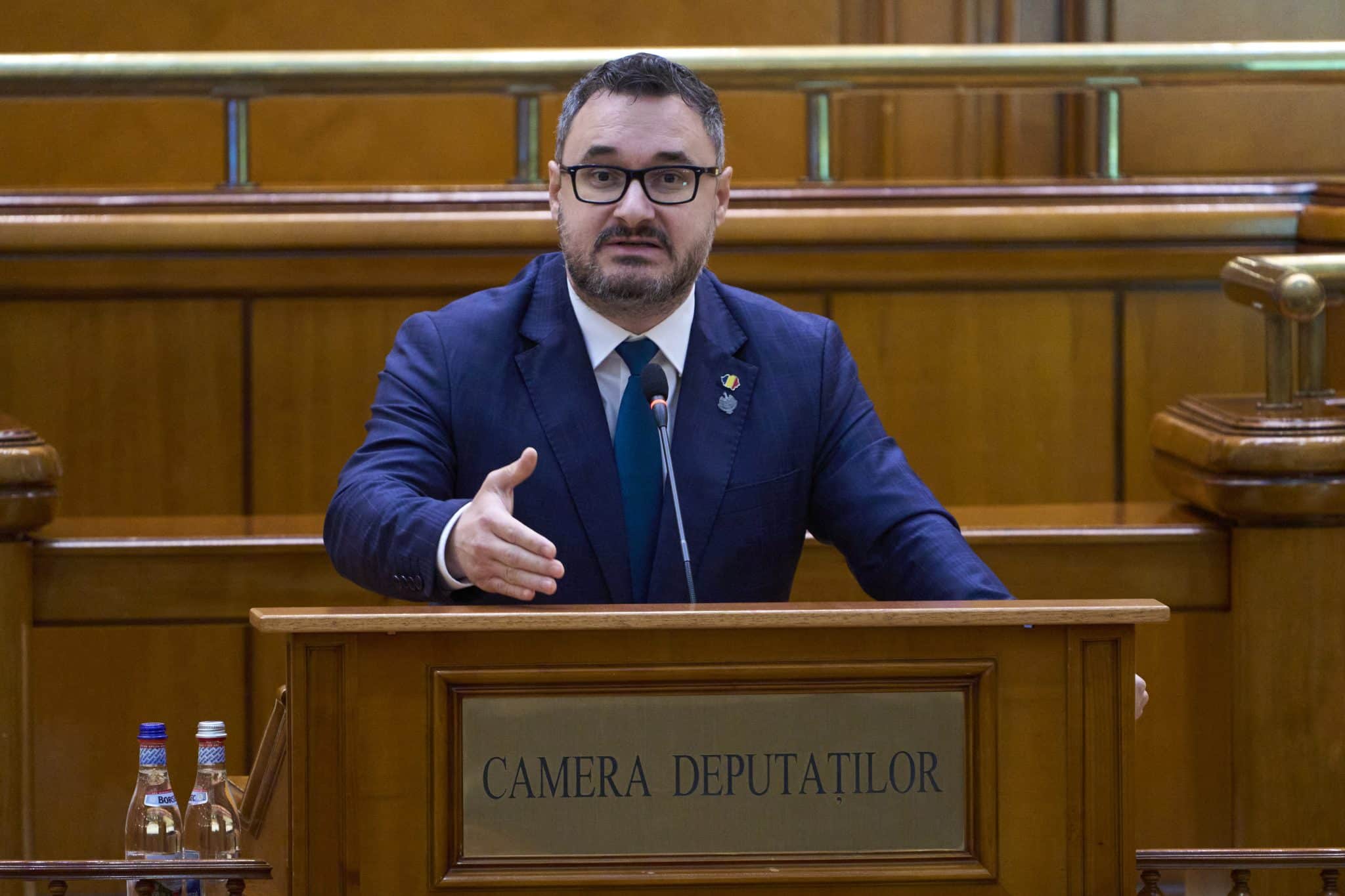 Deputatul Dan Tănasă a lansat mesaje xenofobe din tribuna Parlamentului împotriva muncitorilor asiatici