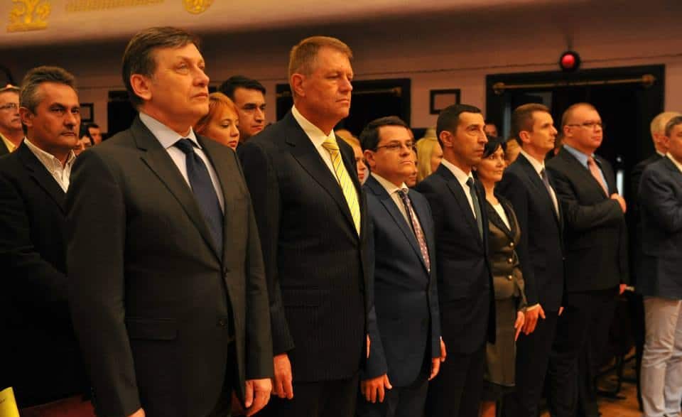USR acuză coaliția PSD-AUR că a blocat limitarea rezervării catedrelor de către politicieni