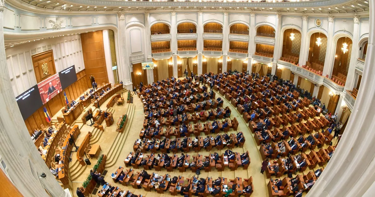 Senatorii au fost prezenți în medie doar 10 zile pe lună la Parlament. Sancțiuni financiare pentru absențe
