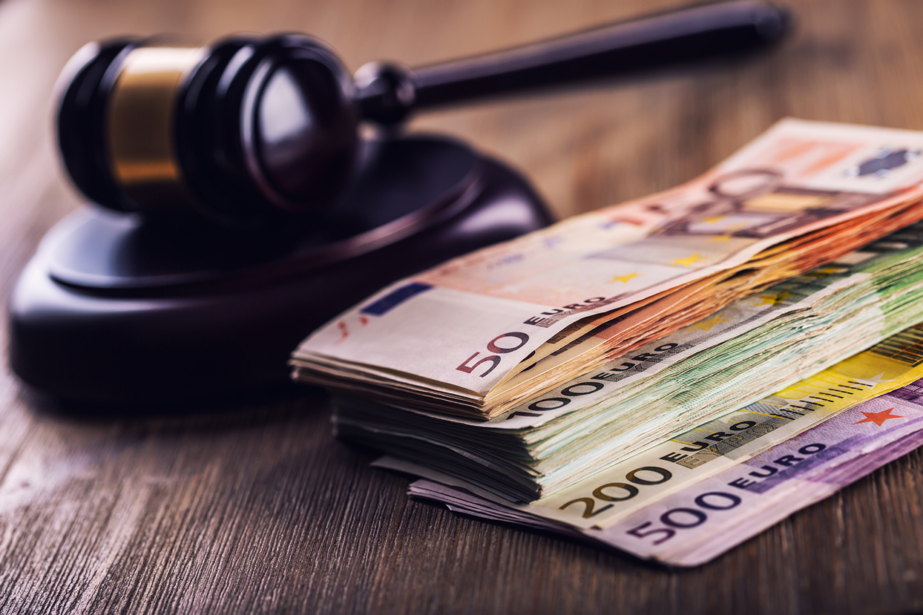 Băncile contestă sancțiunea de 700 de milioane de euro impusă de Consiliul Concurenței