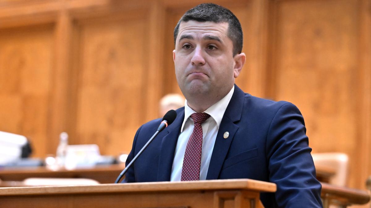 Conflict la MApN: Radu Oprea a dispus controlul la DGArm pentru contractele SAFE