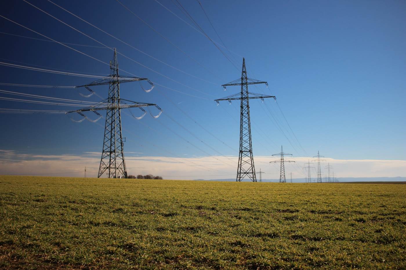 Guvernul prelungește măsurile de siguranță pe piața energiei electrice până la sfârșitul lunii noiembrie
