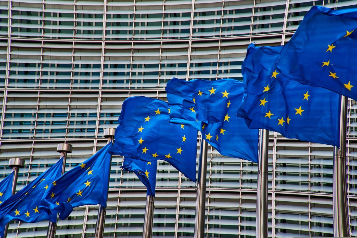 Avertisment în Parlamentul European privind utilizarea materialelor cu azbest în partea de vest a Ungariei