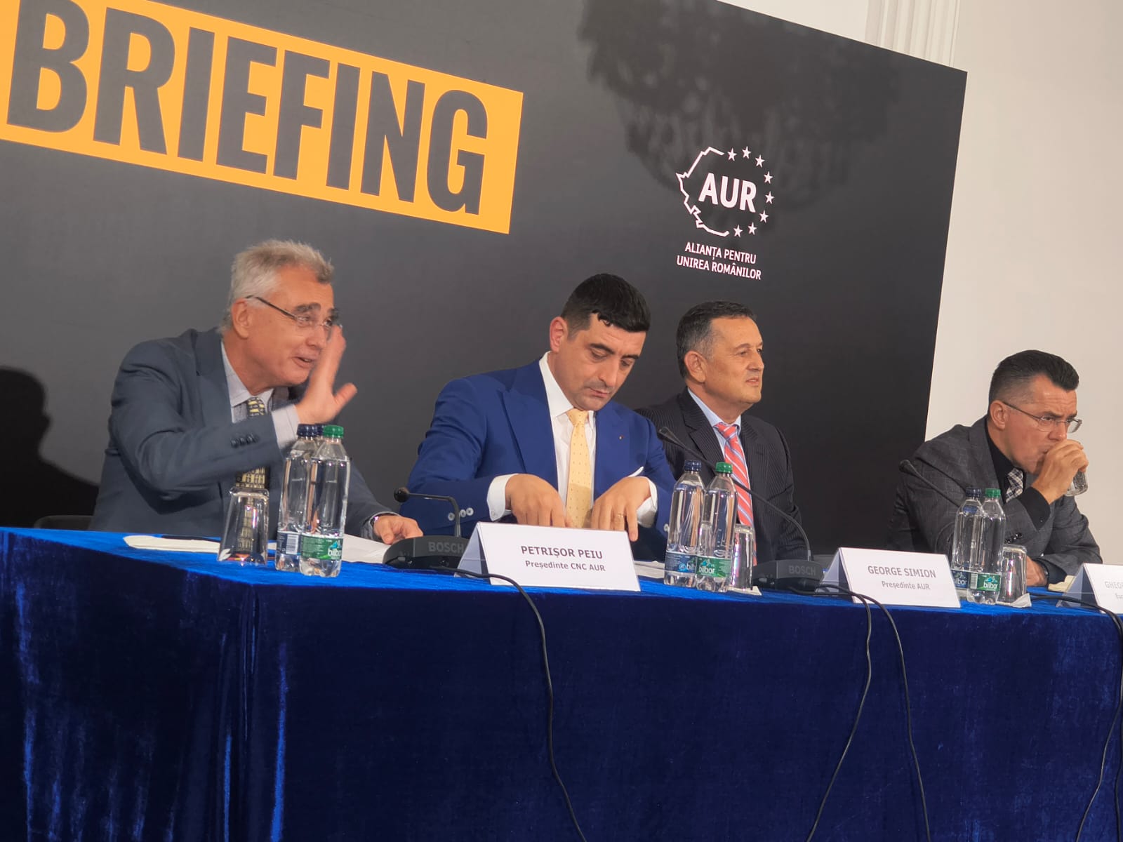 AUR conduce în intenția de vot, în timp ce PSD recuperează teren după învestirea guvernului Luca Niculescu