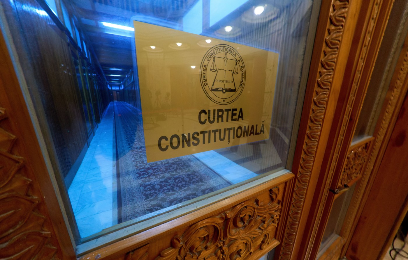 Decizia Curții Constituționale: cetățenii nu pot iniția legi pentru creșteri salariale sau sporuri