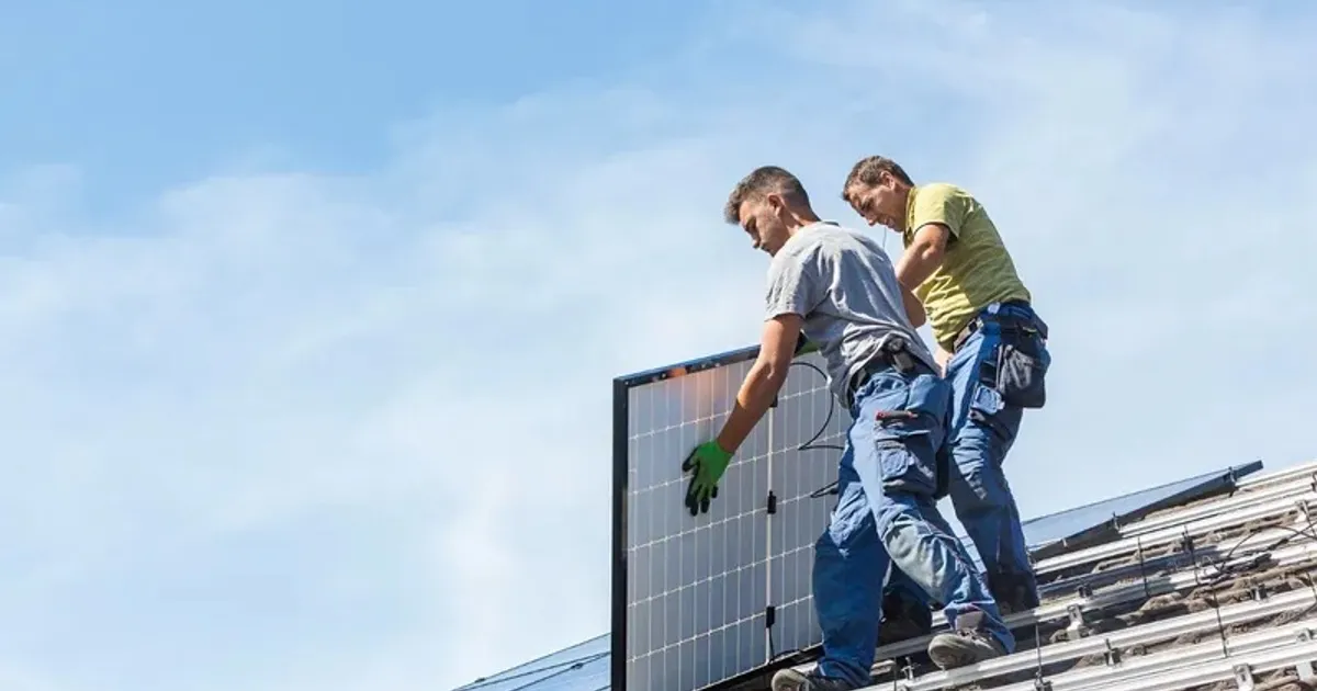 Ministerul Energiei alocă 500 de milioane de euro pentru panouri fotovoltaice și baterii de stocare