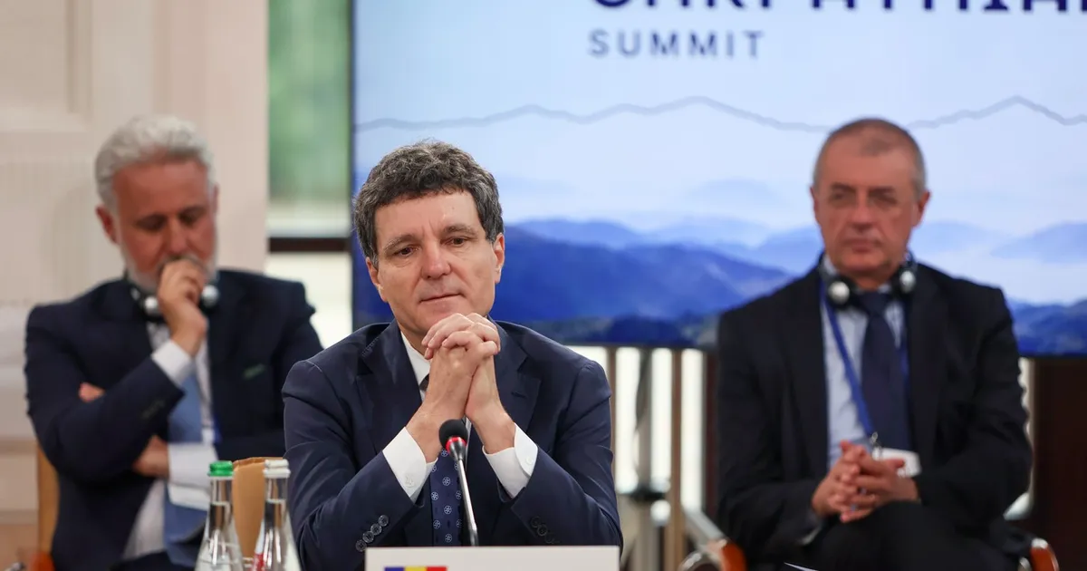 Nicușor Dan cere lui Siegfried Mureșan să găsească o majoritate parlamentară în ciuda refuzului PSD