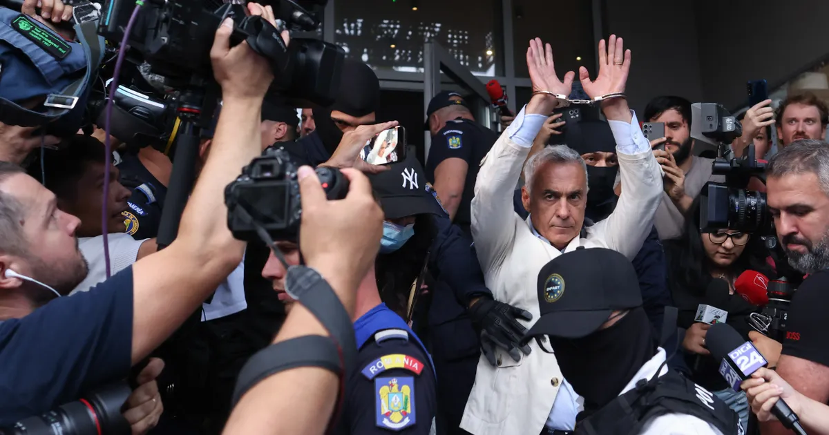 Cercetare disciplinară la ANAF pentru inspectoarea care i-a oferit un Jaguar lui Călin Georgescu