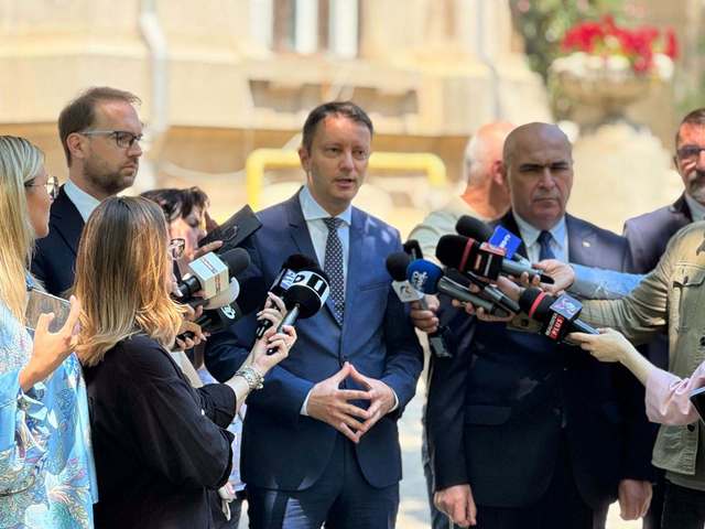 Siegfried Mureșan începe prezentarea programului de guvernare în Parlamentul României