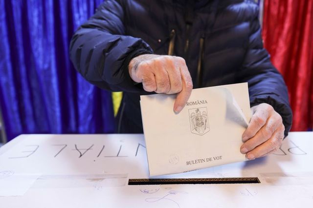 Sondaj CURS: AUR conduce în intențiile de vot la parlamentare, PSD crește, în timp ce PNL și USR scad