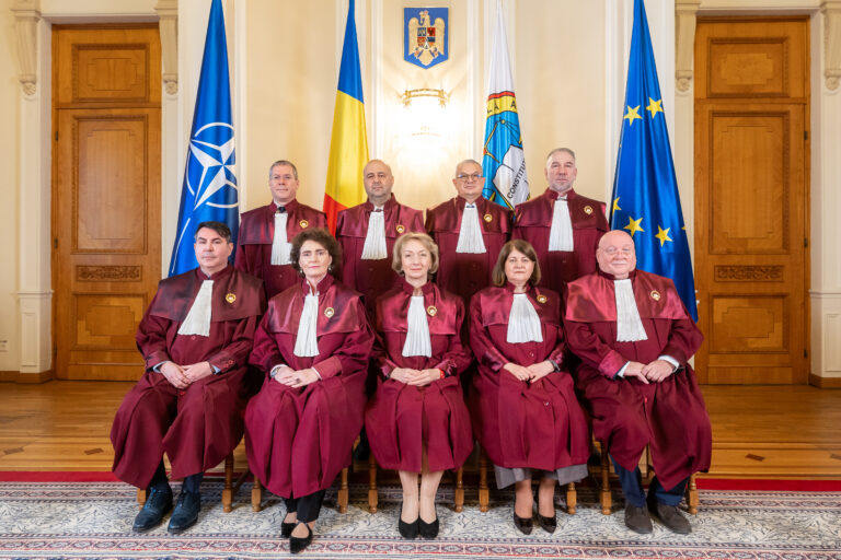 Curtea Constituțională a amânat judecarea sesizărilor lui Bolojan și a lui Grindeanu