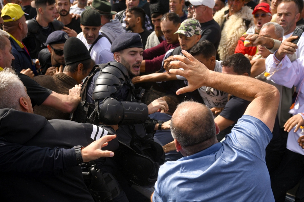 Noul lot de arestări în dosarul violențelor de la protestul fermierilor din Piața Victoriei