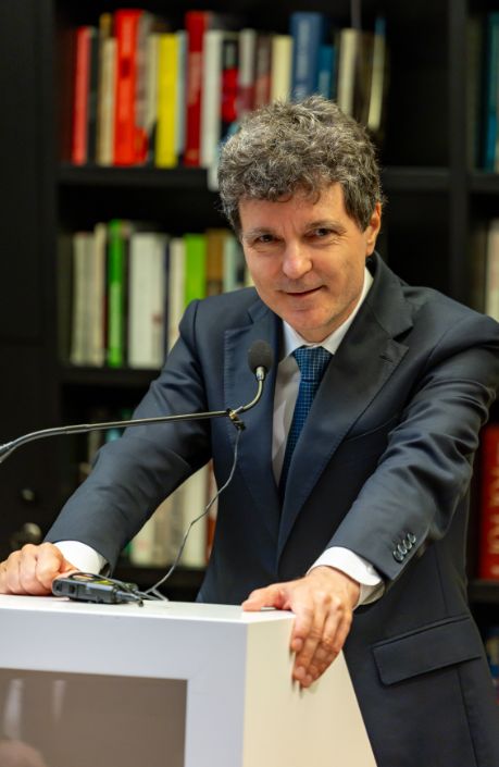 Nicușor Dan cere dialog între partide pentru a evita alegerile anticipate și instabilitatea